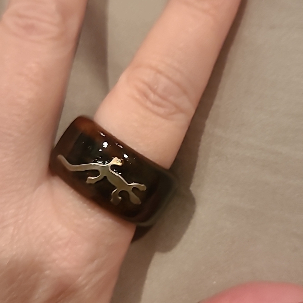 Silver gecko wood ring